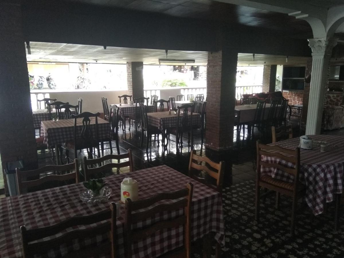Bernard Guest House & Resto Redpartner Ambarita Exterior foto