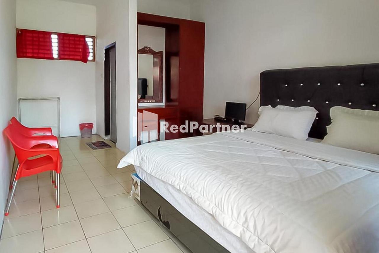 Bernard Guest House & Resto Redpartner Ambarita Exterior foto
