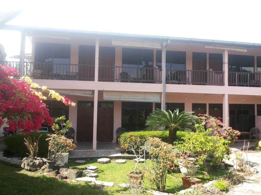 Bernard Guest House & Resto Redpartner Ambarita Exterior foto