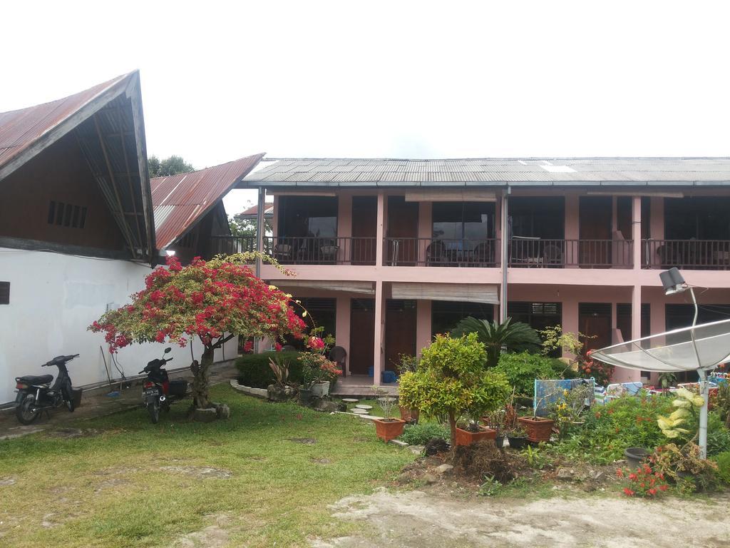 Bernard Guest House & Resto Redpartner Ambarita Exterior foto